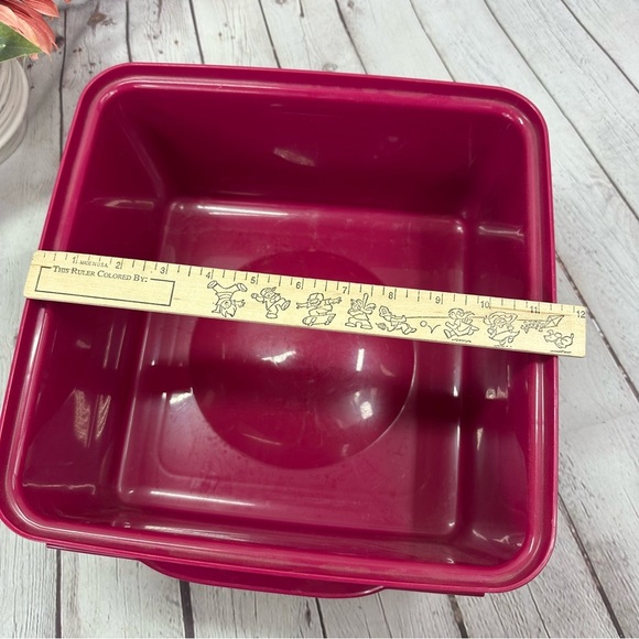 vintage tupperware 9.5 Qt carry all picnic basket Deep Pink Storage Bin no lid - Picture 8 of 10